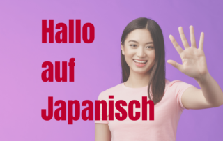 Japanerin winkt, im Vordergrund ist "Hallo auf Japanisch" geschrieben