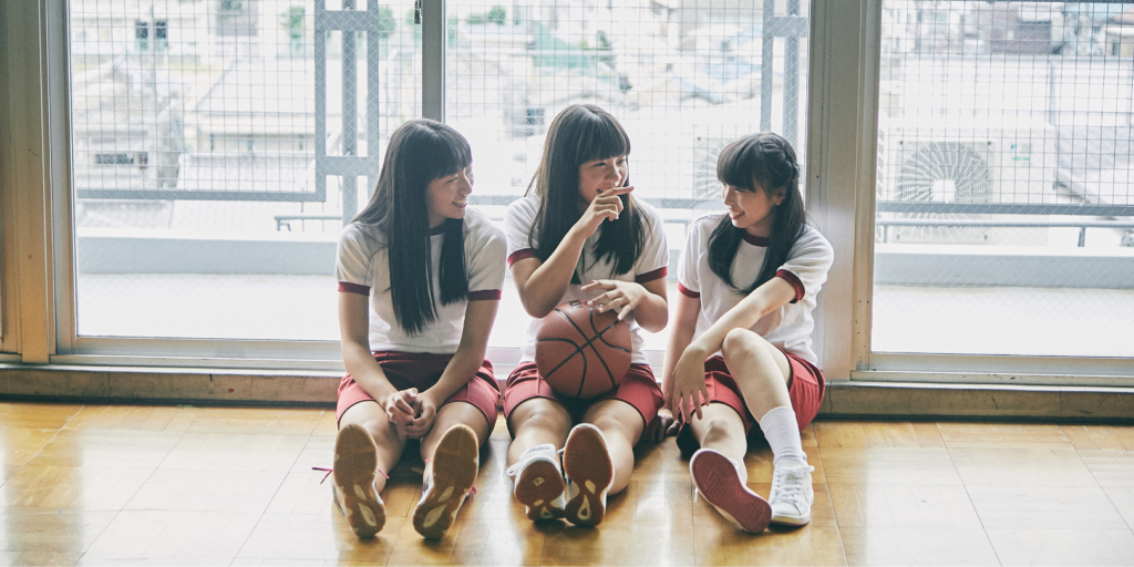 Drei Junge Japanerinnen. Je nach Situation gibt es verschiedene Wörter für 